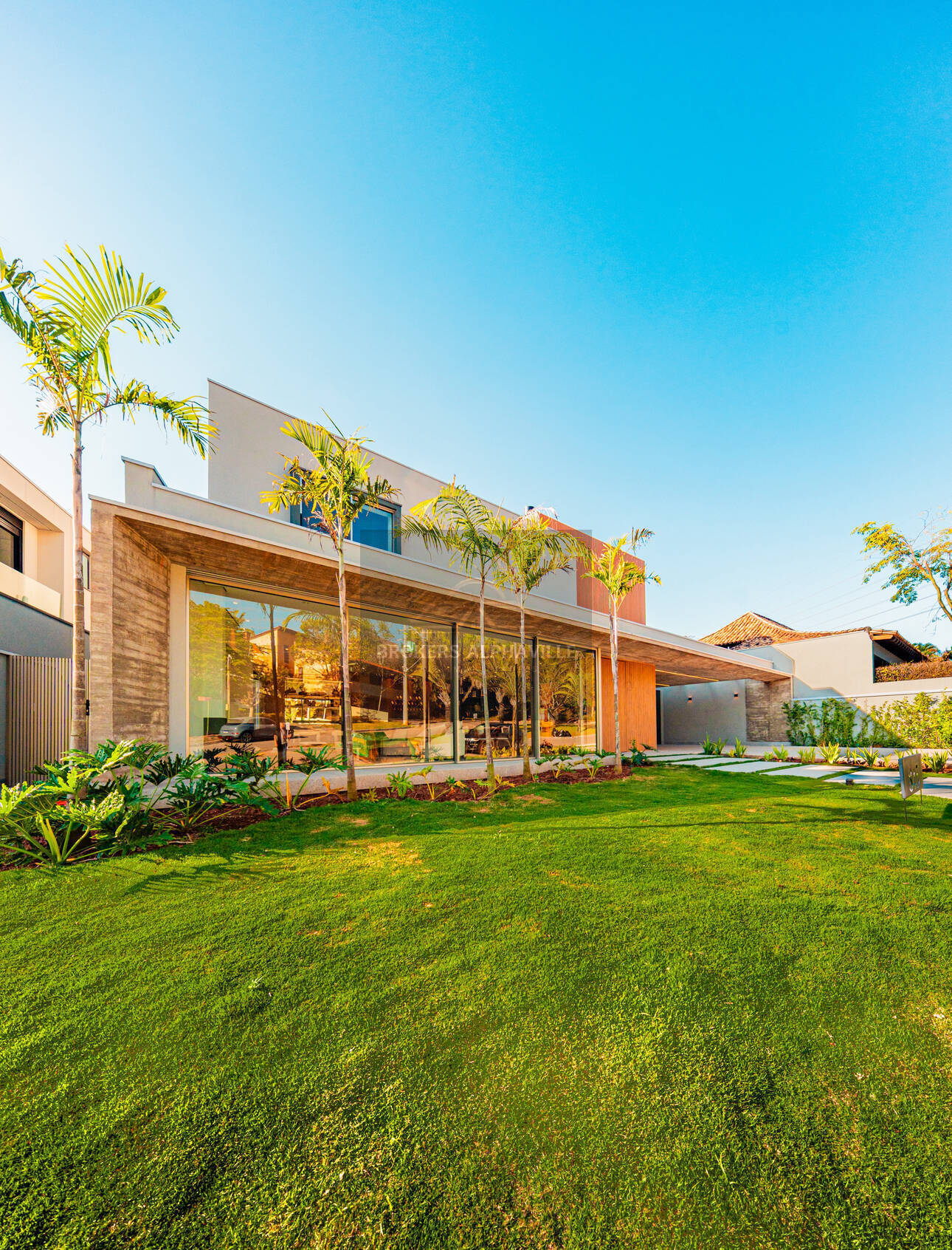Casa de Condomínio à venda com 5 quartos, 837m² - Foto 1