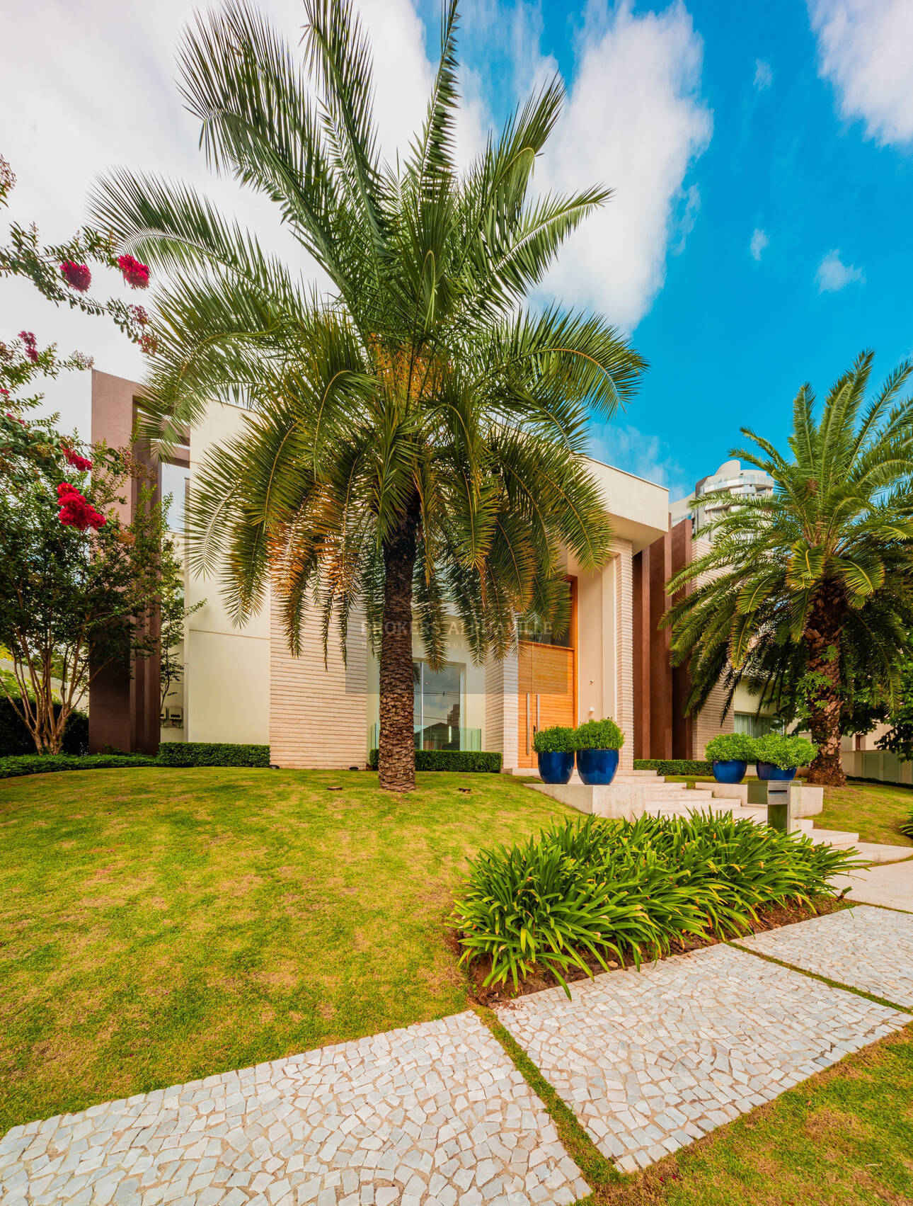 Casa à venda com 5 quartos, 1160m² - Foto 1
