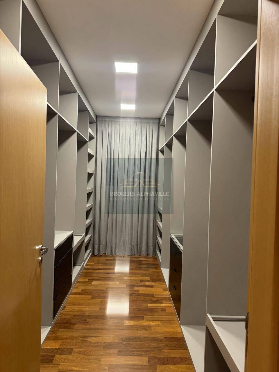 Casa à venda com 4 quartos, 703m² - Foto 2