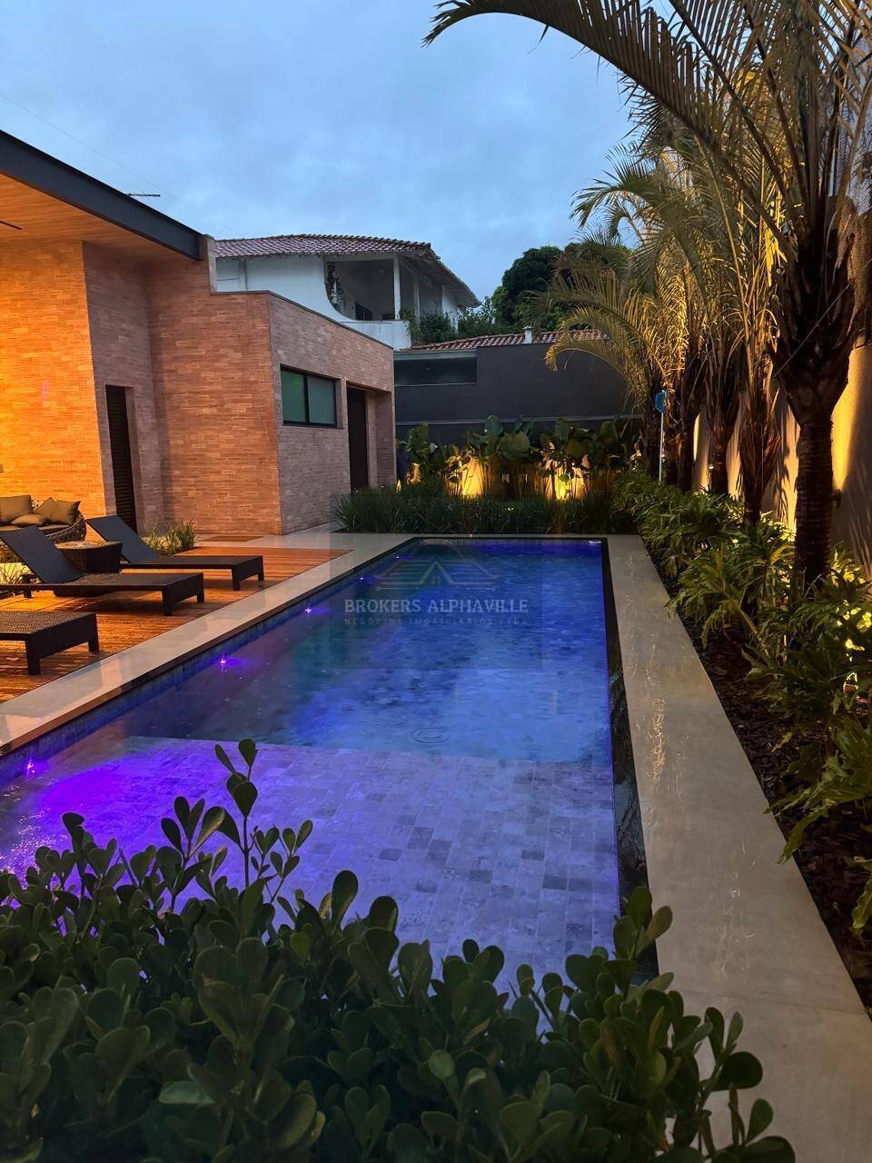Casa à venda com 4 quartos, 703m² - Foto 1