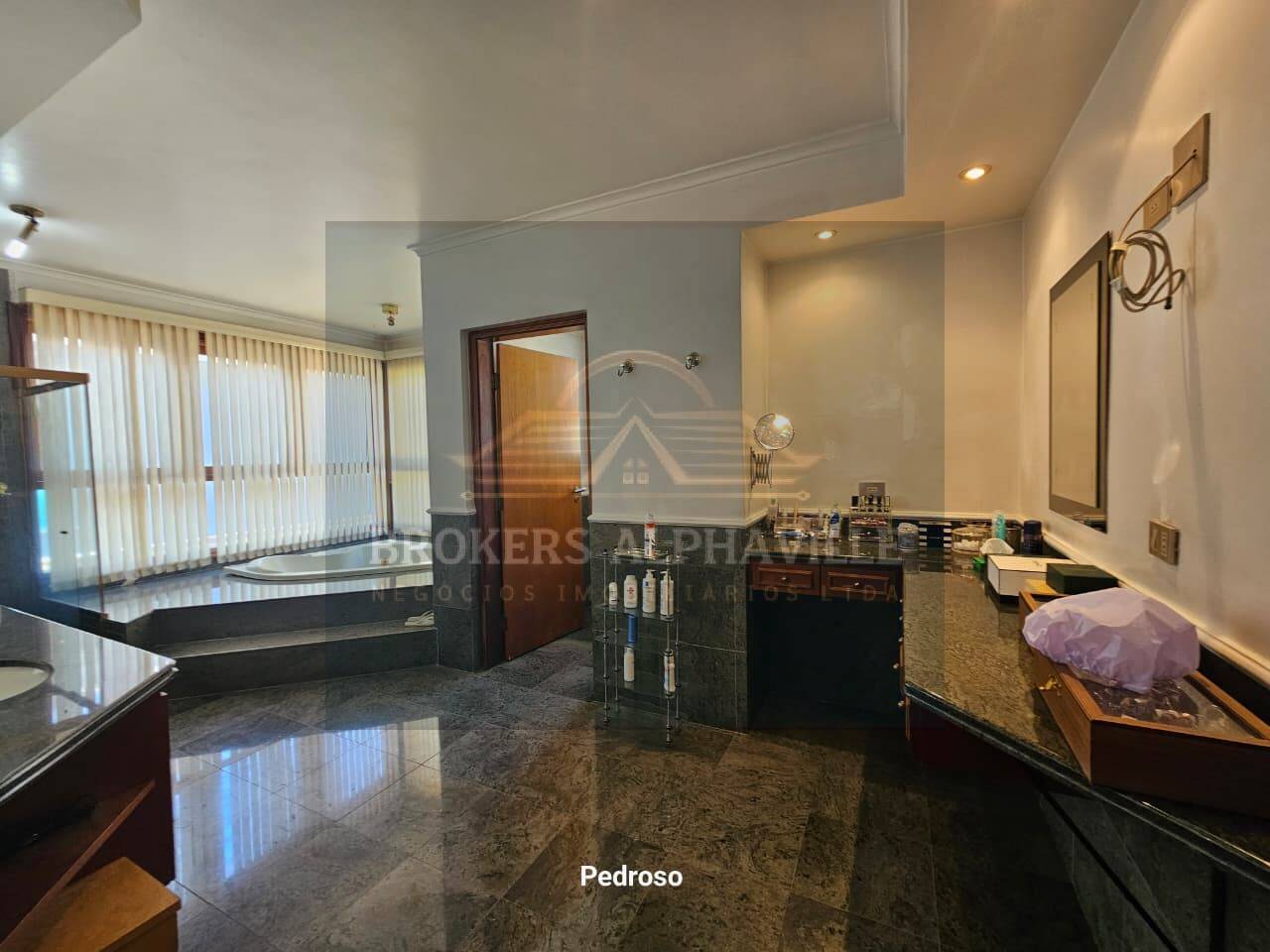 Casa de Condomínio à venda e aluguel com 4 quartos, 550m² - Foto 28