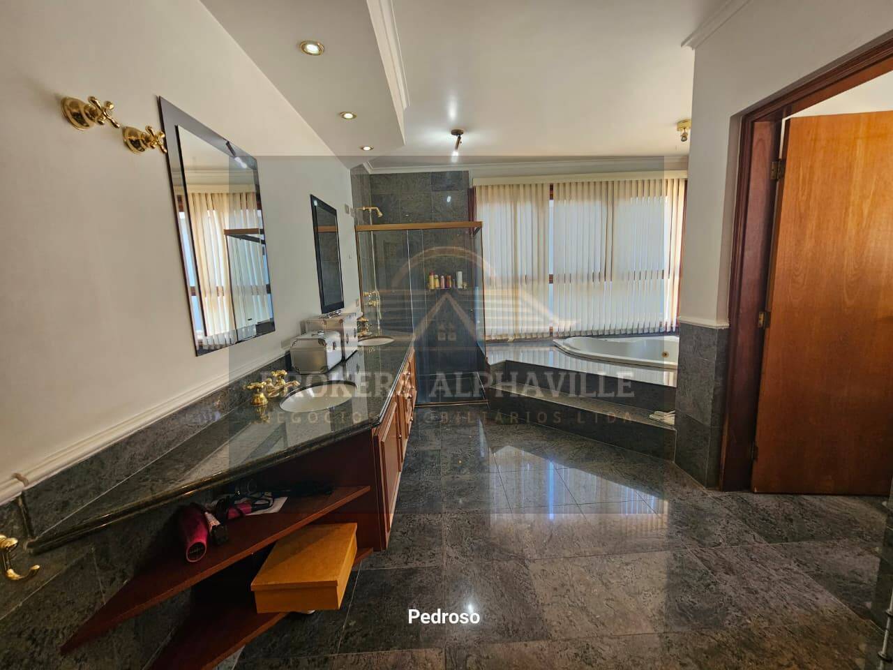 Casa de Condomínio à venda e aluguel com 4 quartos, 550m² - Foto 27