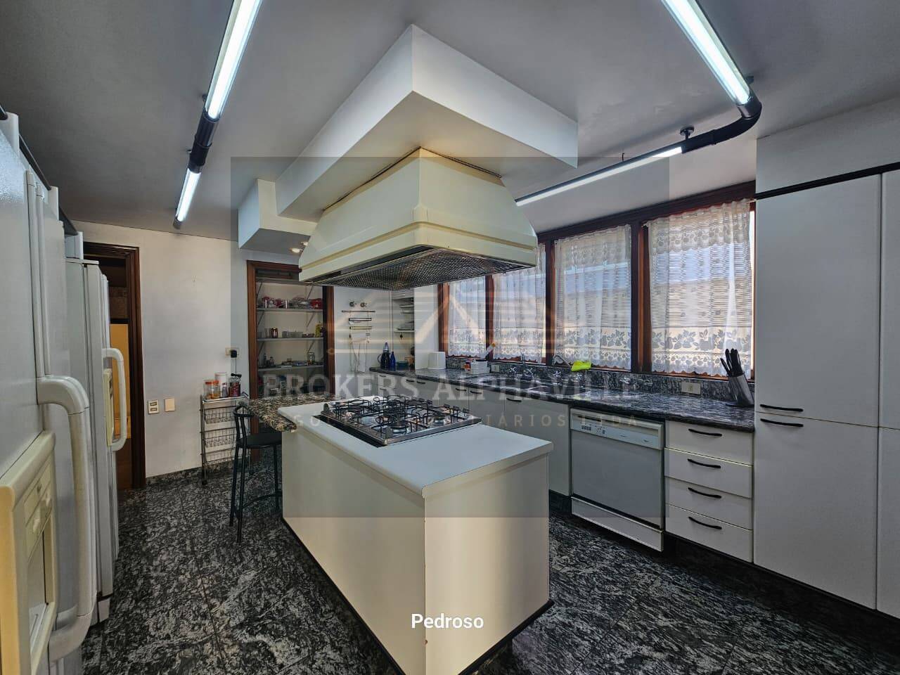 Casa de Condomínio à venda e aluguel com 4 quartos, 550m² - Foto 19