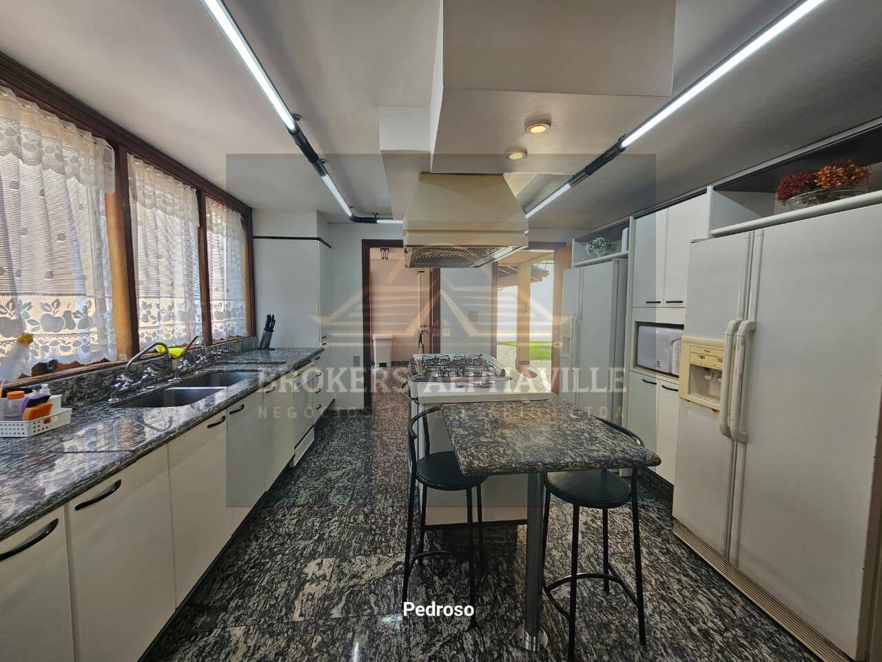 Casa de Condomínio à venda e aluguel com 4 quartos, 550m² - Foto 20